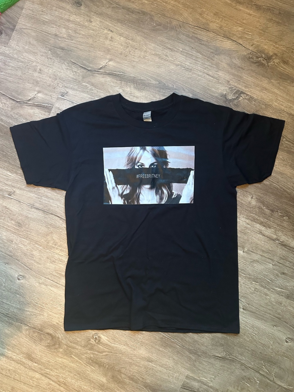 GILDAN Black Graphic FREE BRITNEY T-Shirt with Center Photo Print